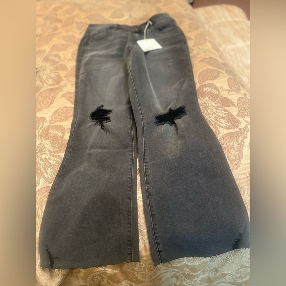 1822 Denim NWT grey jeans with distressed knees and hems